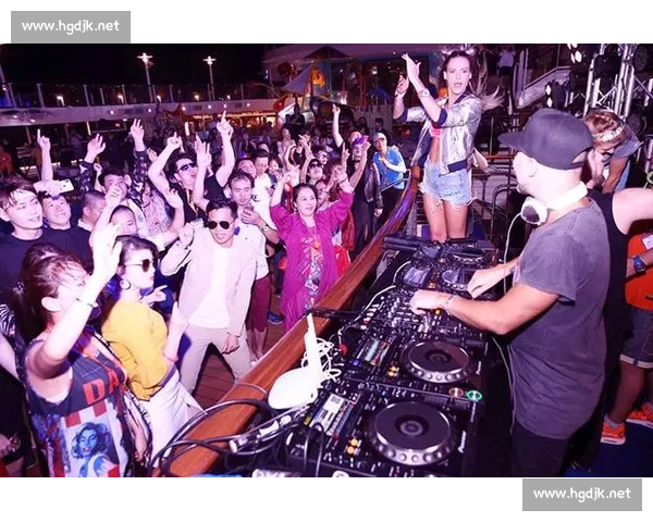 玩家狂欢派对夜点燃全城激情共赴奇幻欢乐盛宴之约星光璀璨音乐交织