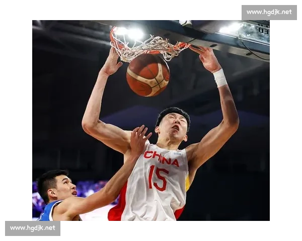 篮球场上精准传球与默契配合助攻制胜技巧解析 篮球场上精准传球与默契配合助攻制胜技巧解析